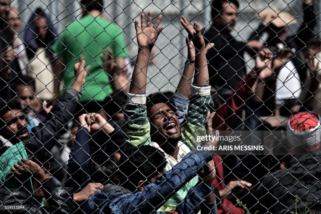 TOPSHOT-GREECE-EUROPE-MIGRANTS