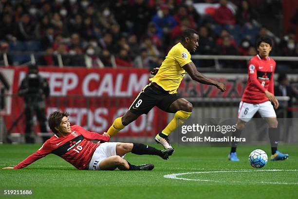 Jackson Martinez of Guangzhou Evergrande and Yosuke Kashiwagi of Urawa Red Diamonds compete for the ball during the AFC Champions League Group H...