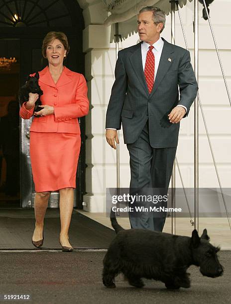 President George W. Bush and U.S. First lady Laura Bush, accompanied by presidential dog Barney , arrive at an event at the White House to show off...