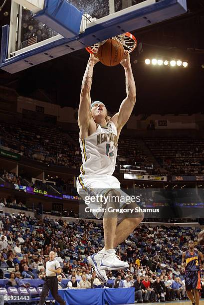 Chris Andersen of the New Orleans Hornets dunks against the Golden State Warriors during the game at New Orleans Arena on December 15, 2004 in New...