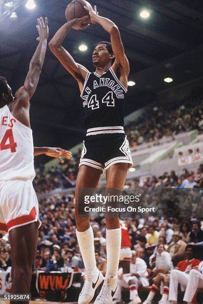 San Antonio Spurs' George Gervin makes a jump shot circa 1970's during a game.