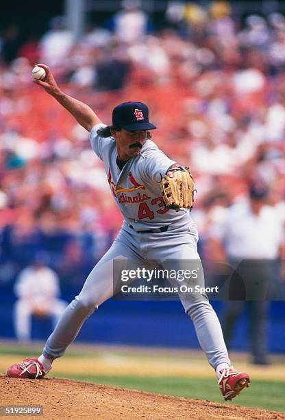 St. Louis Cardinals' pitcher Dennis Eckersley pitches against the New York Mets during a game at Fenway Park circa 1996 in Flushing, New York.