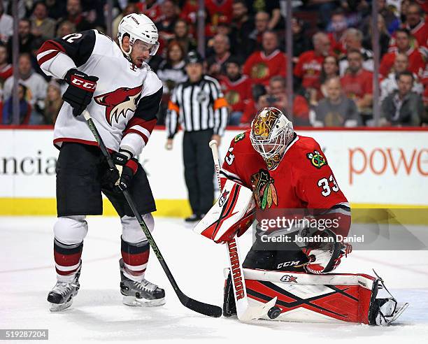 Scott Darling of the Chicago Blackhawks stops a shot by Brad Richardson of the Arizona Coyotes at the United Center on April 5, 2016 in Chicago,...
