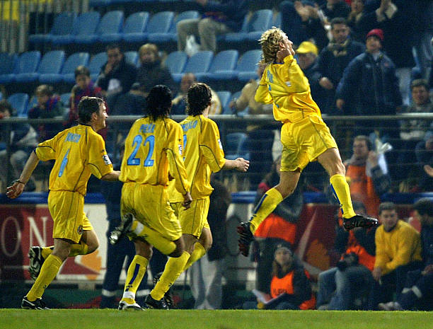 Villarreal celebrate their third goal against Barcelona in a Spanish League match at Madrigal stadium of Villarreal 09 January 2005. Villarreal won...