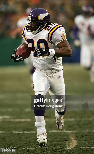 Moe Running 122 Minnesota Vikings Moe Williams Photos & High Res Pictures - Getty ...