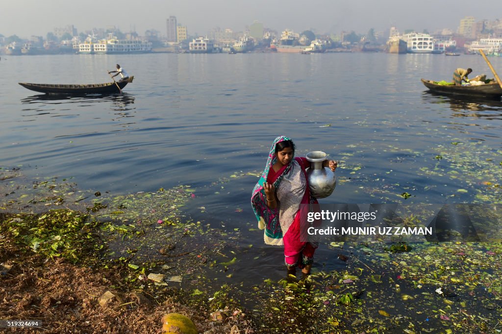 TOPSHOT-BANGLADESH-HEALTH-ARSENIC-RIGHTS