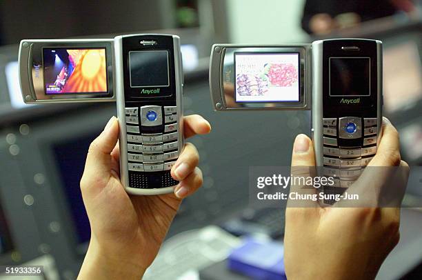 Android Phone 2005 We Samsung 2005 Photos and Premium High Res Pictures - Getty Images