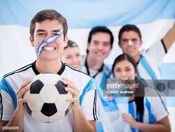 argentinean adeptos de futebol - argentina soccer imagens e fotografias de stock