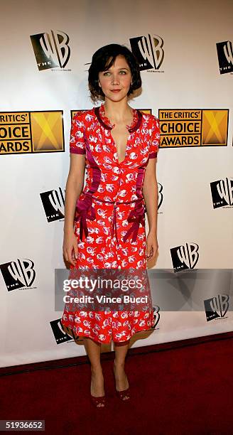 Actress Maggie Gyllenhaal arrives at the 10th Annual Critics' Choice Awards at the Wiltern Theater on January 10, 2005 in Los Angeles, California.