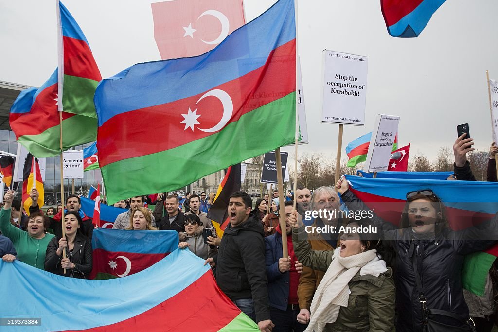 Azerbaijanis protest Armenian President Sargsyan in Berlin