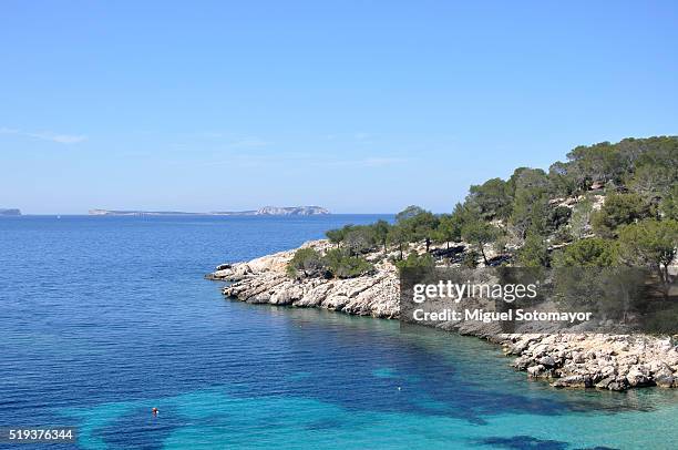 ibiza. cala salada - salada stockfoto's en -beelden