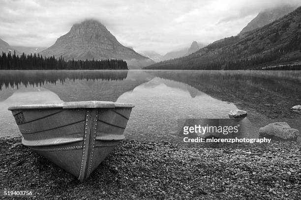 the best medicine - two medicine lake montana stockfoto's en -beelden