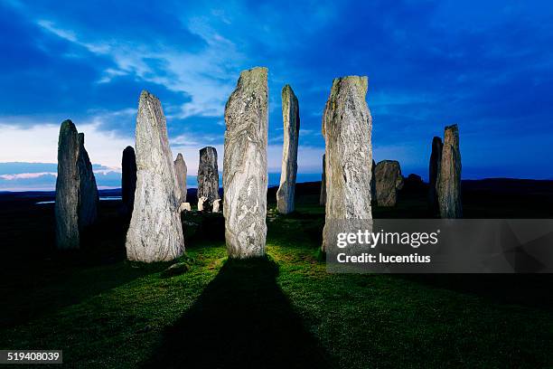 calanais standing stones, scotland - stone circle stockfoto's en -beelden