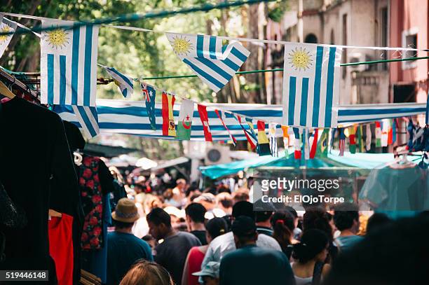 tristán narvaja street market, montevideo, uruguay - uruguai imagens e fotografias de stock