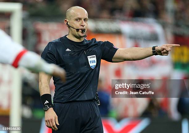 Referee Szymon Marciniak of Poland gestures during the UEFA Champions League quarter final first leg match between FC Bayern Muenchen and SL Benfica...