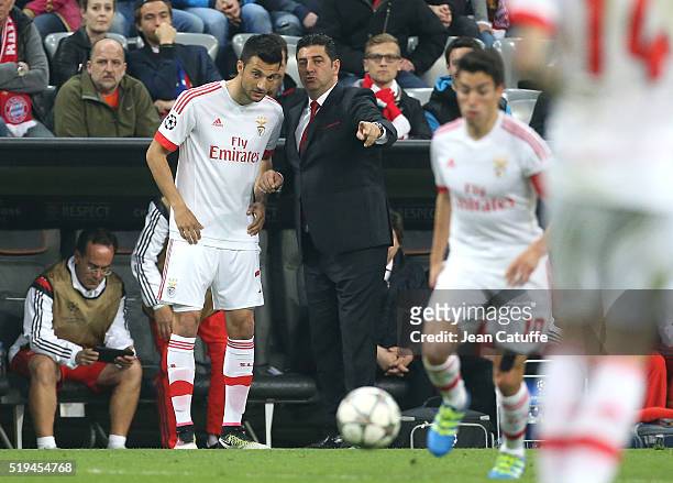 Coach of Benfica Rui Vitoria gestures during the UEFA Champions League quarter final first leg match between FC Bayern Muenchen and SL Benfica Lisbon...