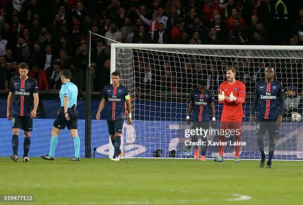 Blaise Matuidi, Thiago Silva, Thiago Motta, Serge Aurier and Kevin Trapp of Paris Saint-Germain are dispointed during the UEFA Champions League...