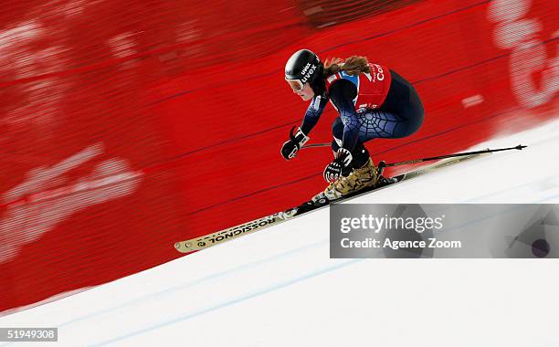 Lindsey Kildow of the US skis to first place during the FIS Alpine World Cup Women?s Downhill 2nd Training Run on January 13, 2005 in Cortina...