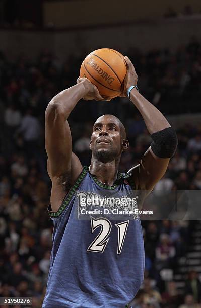 Kevin Garnett of the Minnesota Timberwolves shoots a free throw during the game against the San Antonio Spurs at SBC Center on December 23, 2004 in...