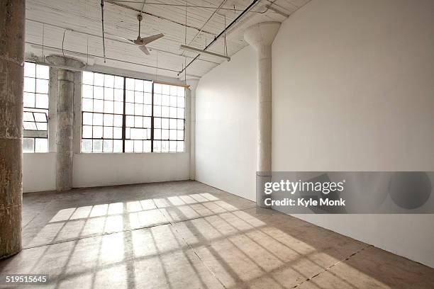 window shadows in empty loft - loft fotografías e imágenes de stock