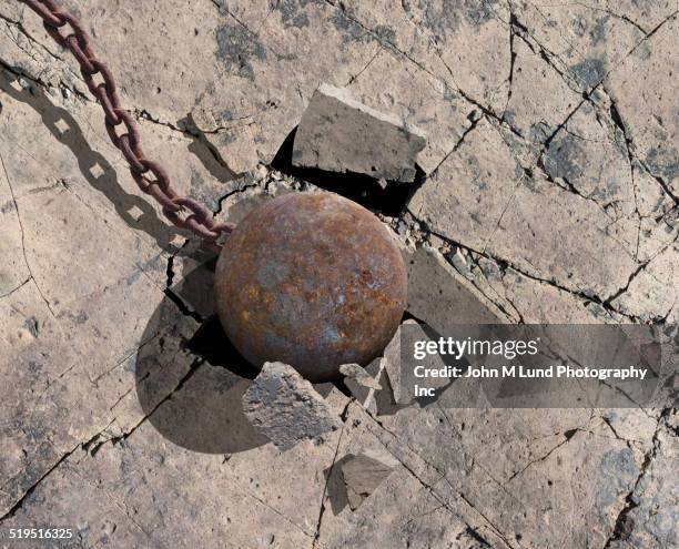 close up of wrecking ball cracking concrete - sloopkogel stockfoto's en -beelden