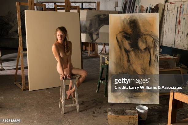 nude woman modeling for artist in studio - art modeling studio stock pictures, royalty-free photos & images