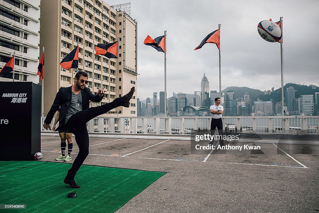 Chris Hemsworth "Kicks off" The Hong Kong Sevens