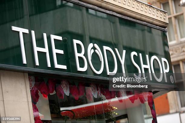 89 Body Shop Sign Stock Photos, High-Res Pictures, and Images - Getty ...