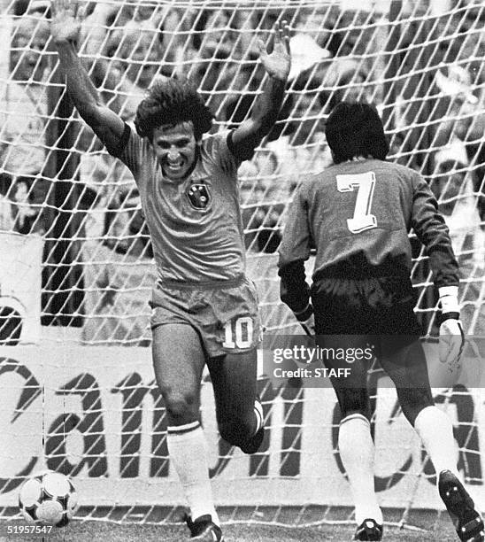 Brazilian midfielder Zico jubilates after scoring the first goal for his team as Argentinan goalkeeper Ubaldo Fillol watches the ball in the net 02...