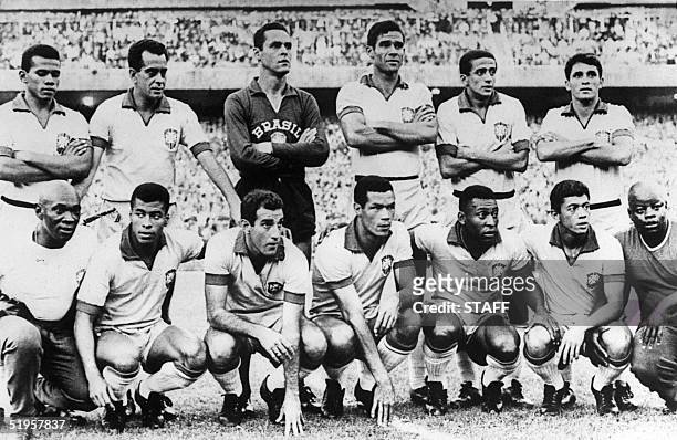 The Brazilian national soccer team poses before a friendly soccer match against Atletico Madrid 21 June 1966 at Santagio Bernabeu stadium in Madrid...