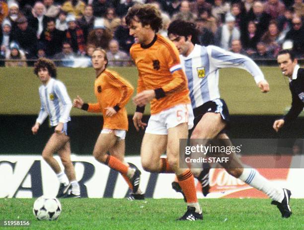 Netherlands national soccer team captain and defender Ruud Krol tries to outrun Argentinian forward Leopoldo Luque during the World Cup final between...