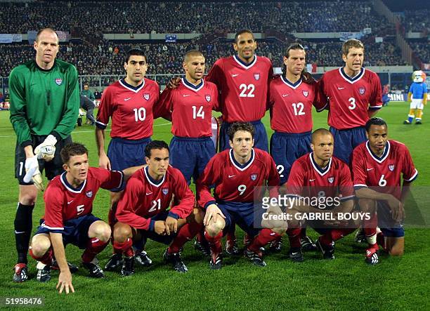 The US national soccer team poses 13 February 2002 in Catania before a friendly match between Italy and the USA.