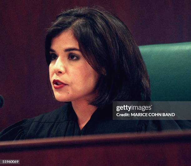 Judge Rosa Miami Dade Circuit Court Photos and Premium High Res Pictures - Getty ...