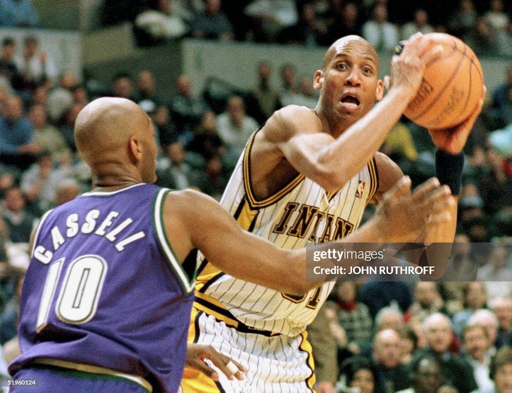 Indiana Pacers guard Reggie Miller (31) tries to s
