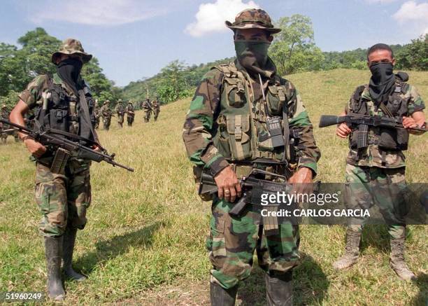 Paramilitary leader of the Colombian United Self-Defense Forces commandant Mauricio trains his troops 29 January in the mountains near Catatumbo,...