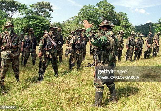 Paramilitary leader of the Colombian United Self-Defense Forces commandant Mauricio gives instructions to his troops 29 January in the mountains near...