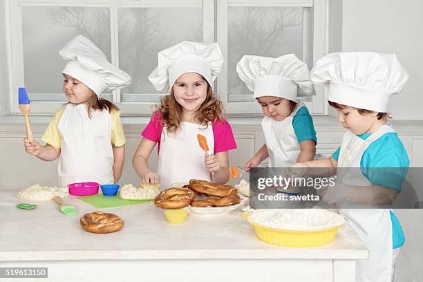 children making dough for baking - kid chef stockfoto's en -beelden