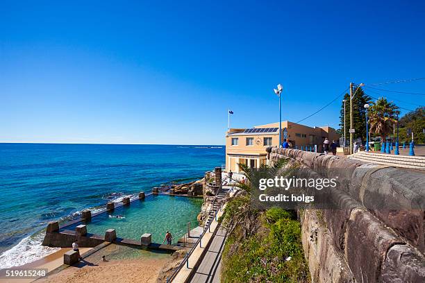 coogee surf vida guardar clube em sydney, austrália - coogee beach imagens e fotografias de stock