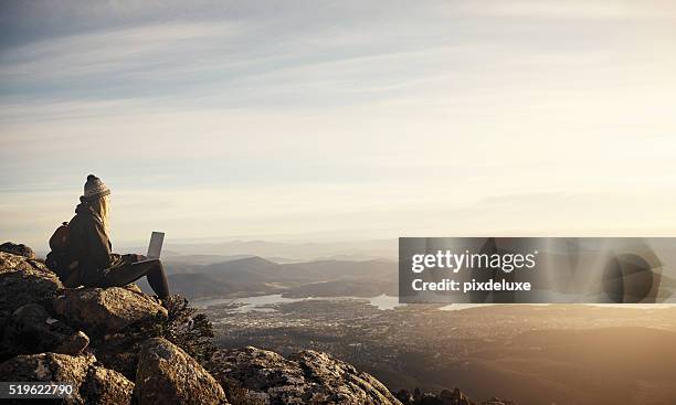 tiempo hasta el momento del check-in. - tasmania fotografías e imágenes de stock