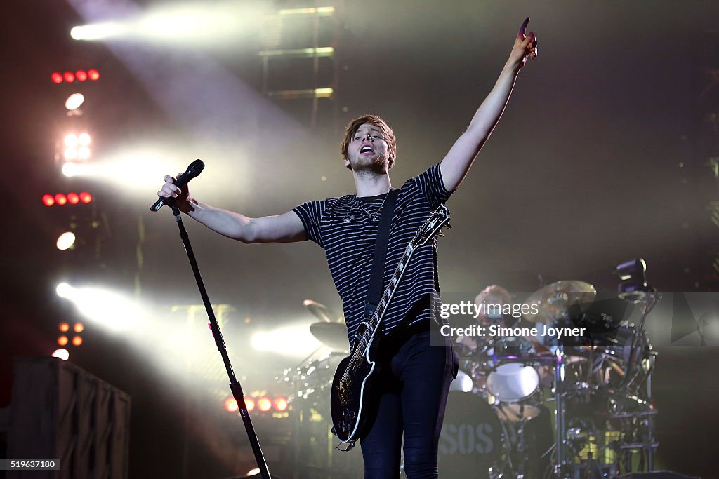 5 Seconds Of Summer Perform At The O2 Arena