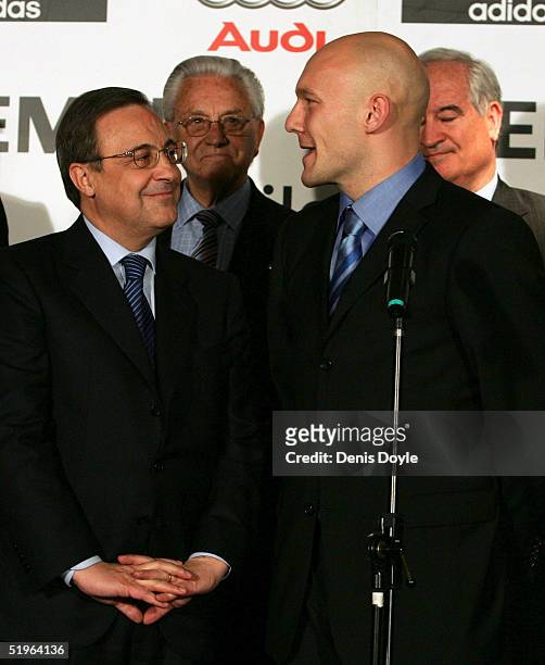 Thomas Gravesen talks with Real Madrid's club President Florentino Perez after signing at the Bernabeu on January 14, 2005 in Madrid, Spain.