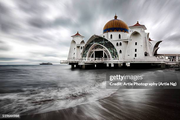 malacca straits mosque (masjid selat melaka), malaysia - masjid selat melaka stock pictures, royalty-free photos & images