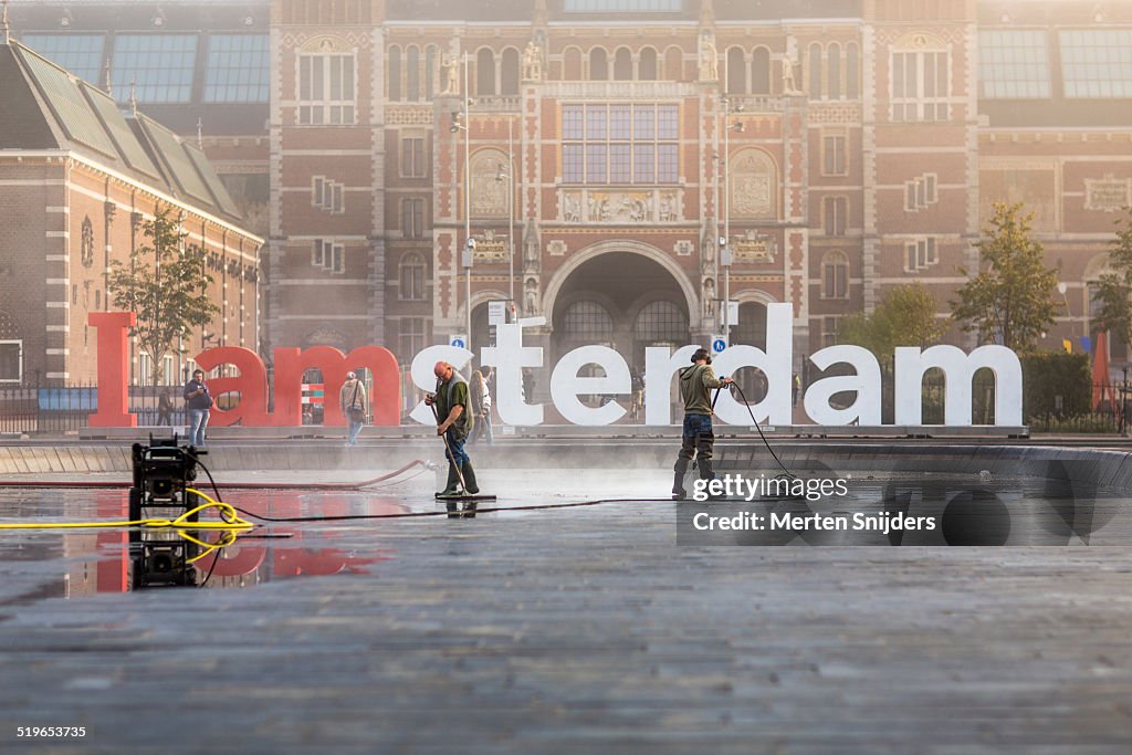 I Amsterdam at Rijksmuseum in mist