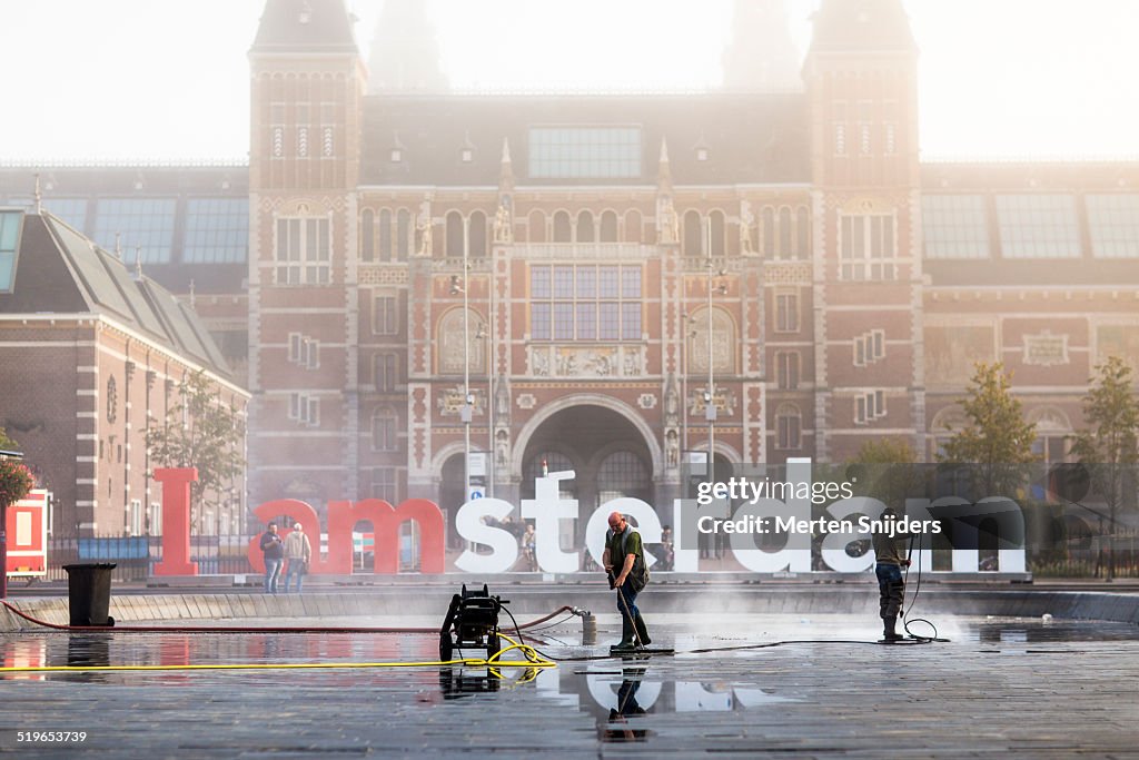 I Amsterdam at Rijksmuseum in mist