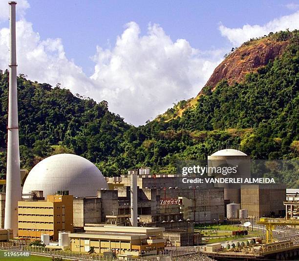 This photo shows the Angra 2 nuclear power plant 11 May 2000 in Itaorna, about 180 kilometers from Rio de Janeiro. Vista externa de la usina nuclear...