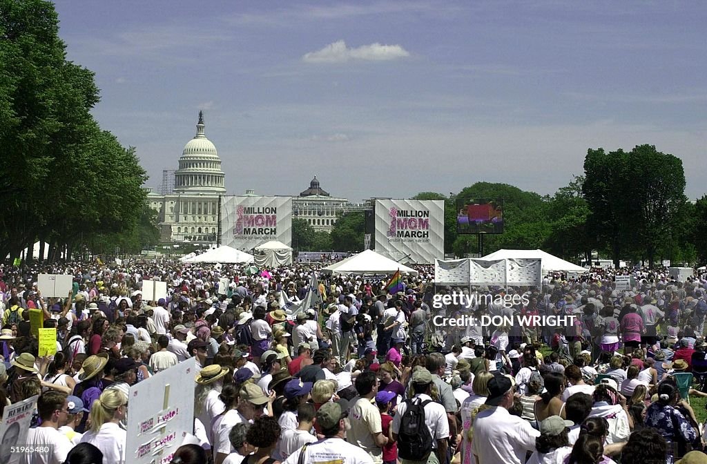 Thousands of people gather on the National Mall in