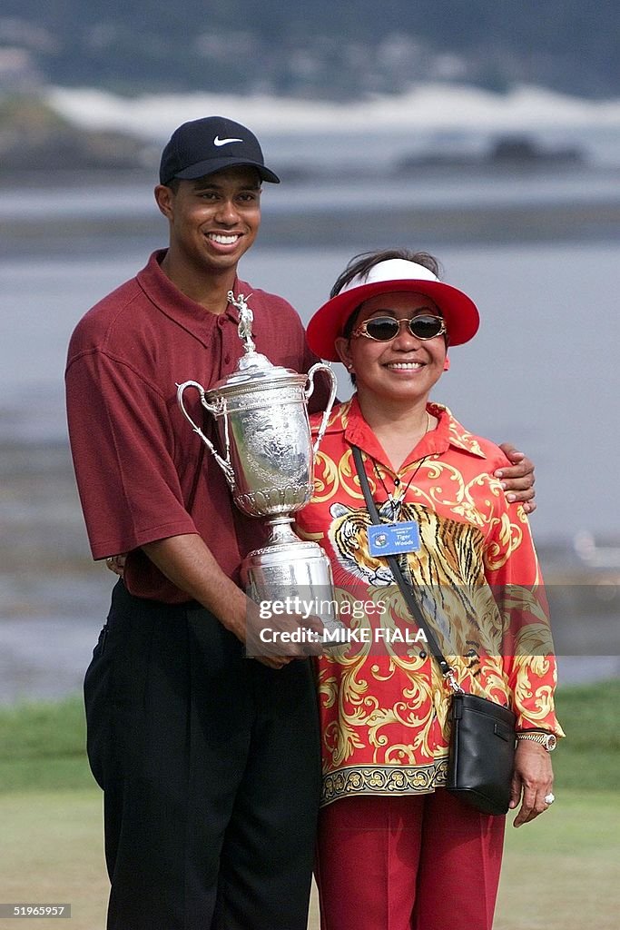 Tiger Woods poses with his mother, Kultida while h