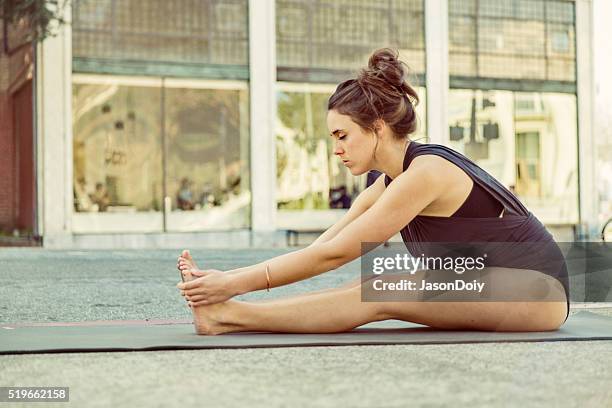 yoga in der stadt - adult gymnast feet stock-fotos und bilder