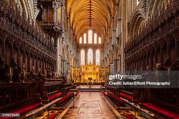 the choir of ely cathedral - catedral de ely fotografías e imágenes de stock