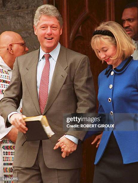 President Bill Clinton and First Lady Hillary leave Foundry Methodist Church 04 December 1994 after attending Sunday service in Washington DC....